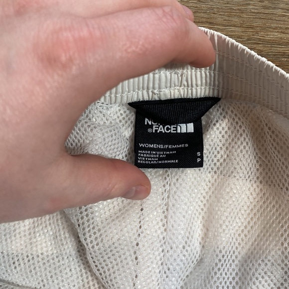 The North Face Outline Shorts in Gardenia White Pride Collection - Picture 7 of 9